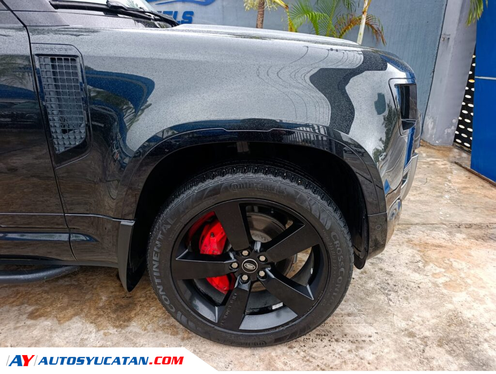 Land Rover Defender 2023