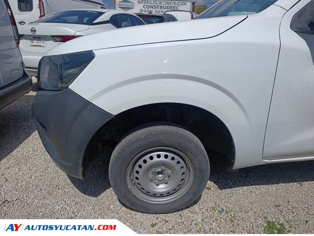 Nissan NP300 Estacas STD 2016