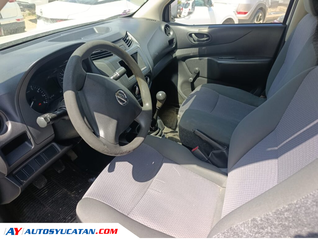 Nissan NP300 Estacas STD 2016