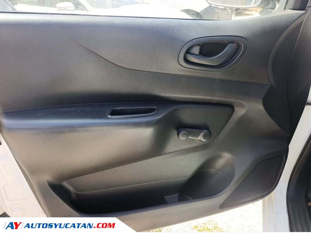 Nissan NP300 Estacas STD 2016