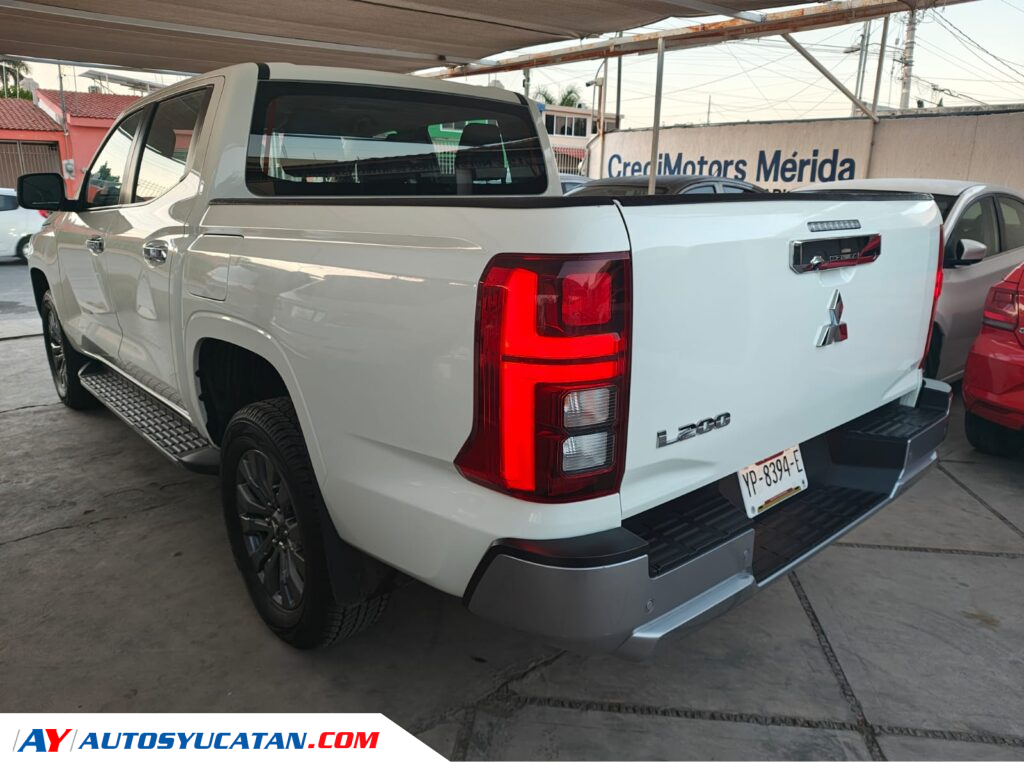 Mitsubishi L200 GLS  Automática Diesel 4x4 Doble Cabina 2025