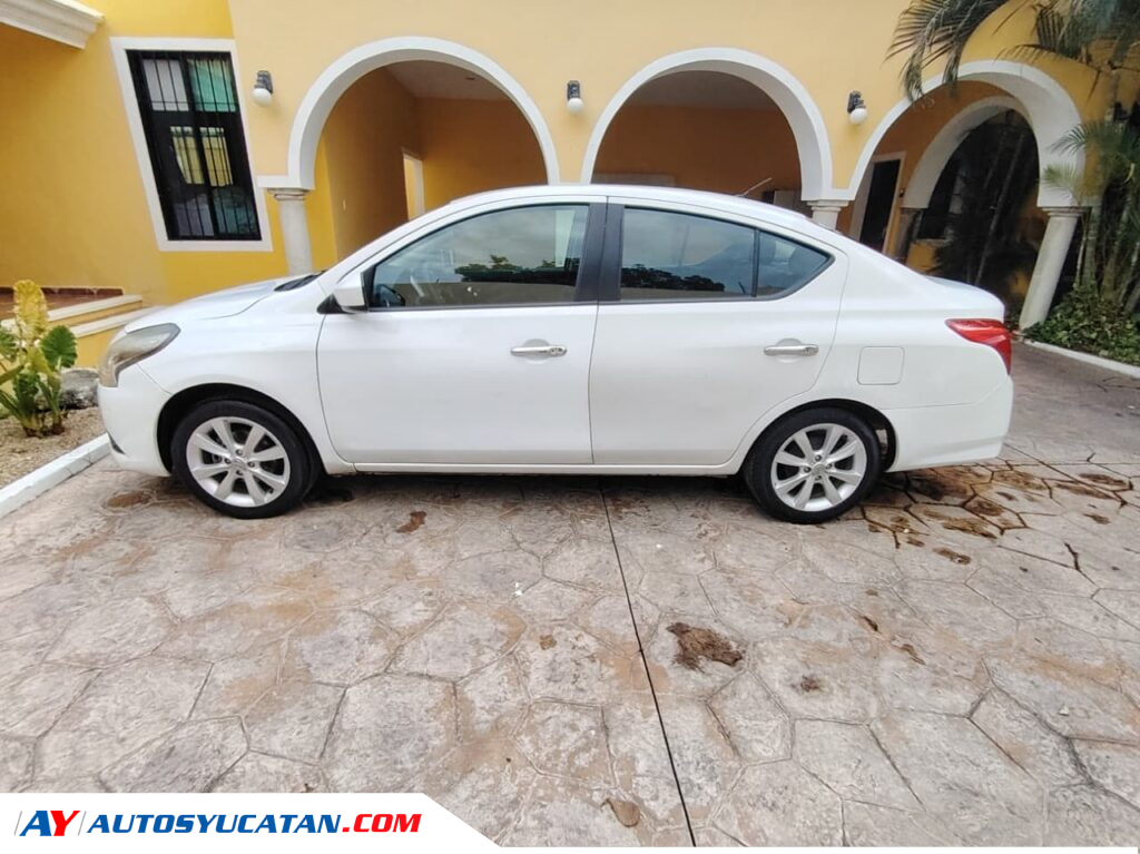 Nissan Versa Advance 2015