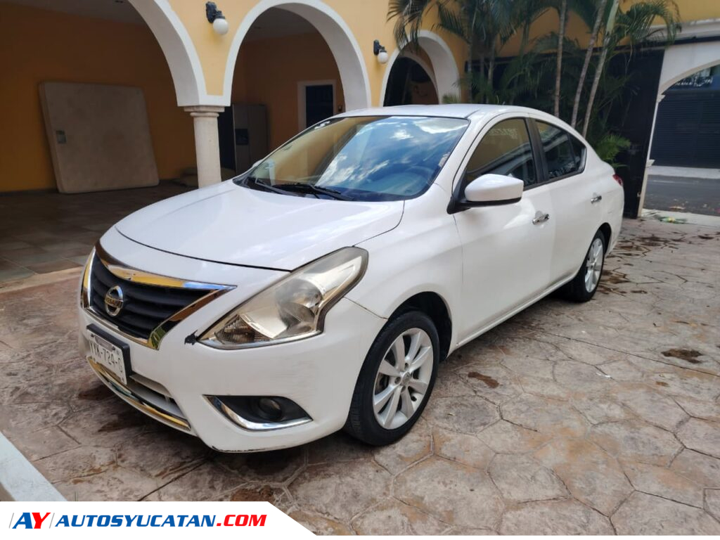 Nissan Versa Advance 2015