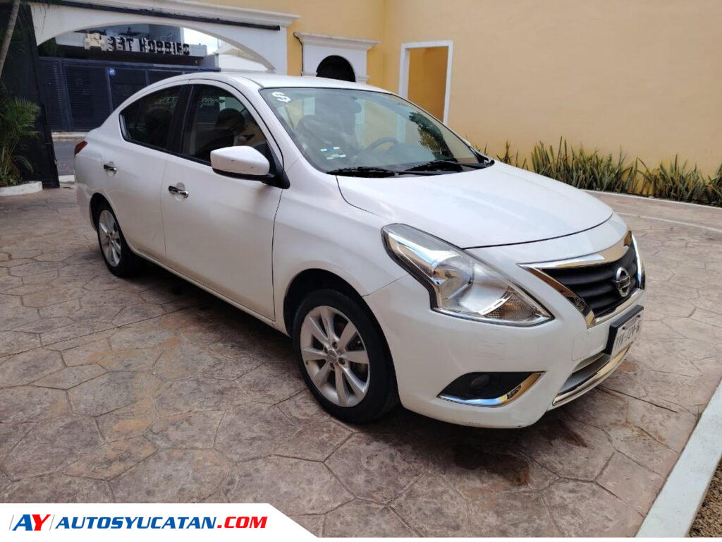 Nissan Versa Advance 2015
