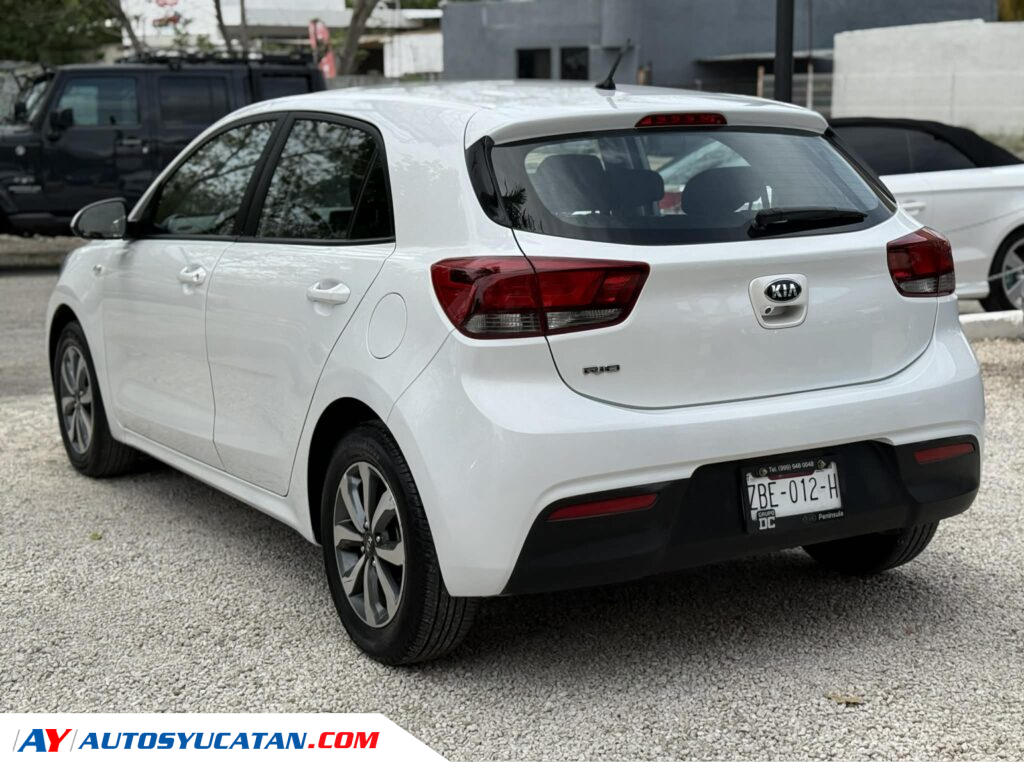 IMPECABLE KIA RIO HATCHBACK 2021