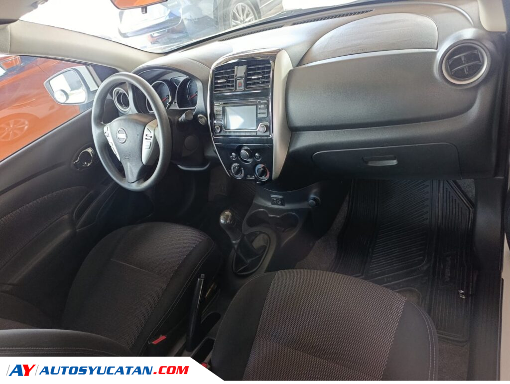 Nissan Versa Advance STD 2018