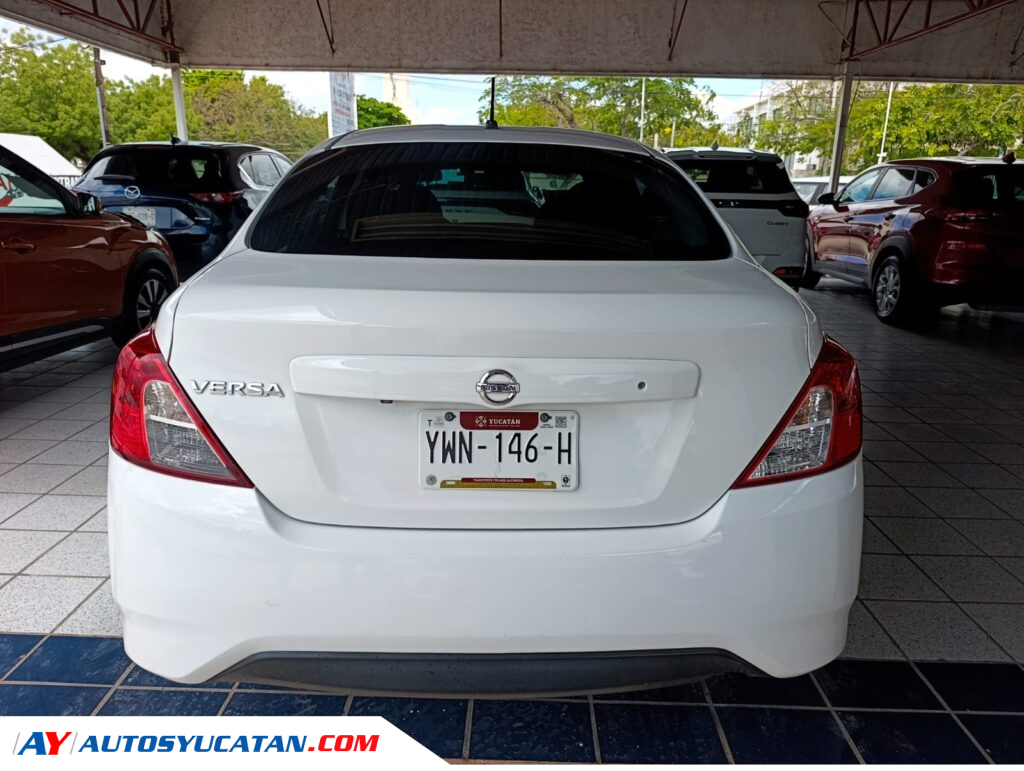 Nissan Versa Advance STD 2018