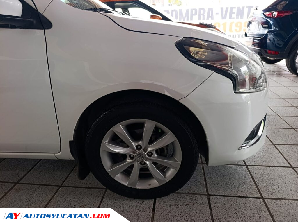 Nissan Versa Advance STD 2018