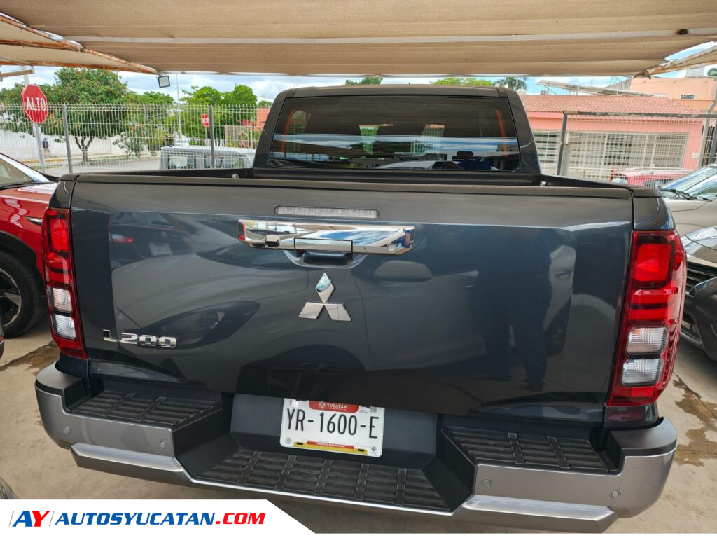 MITSUBISHI L200 4x4  Automática con motor Diesel 2025