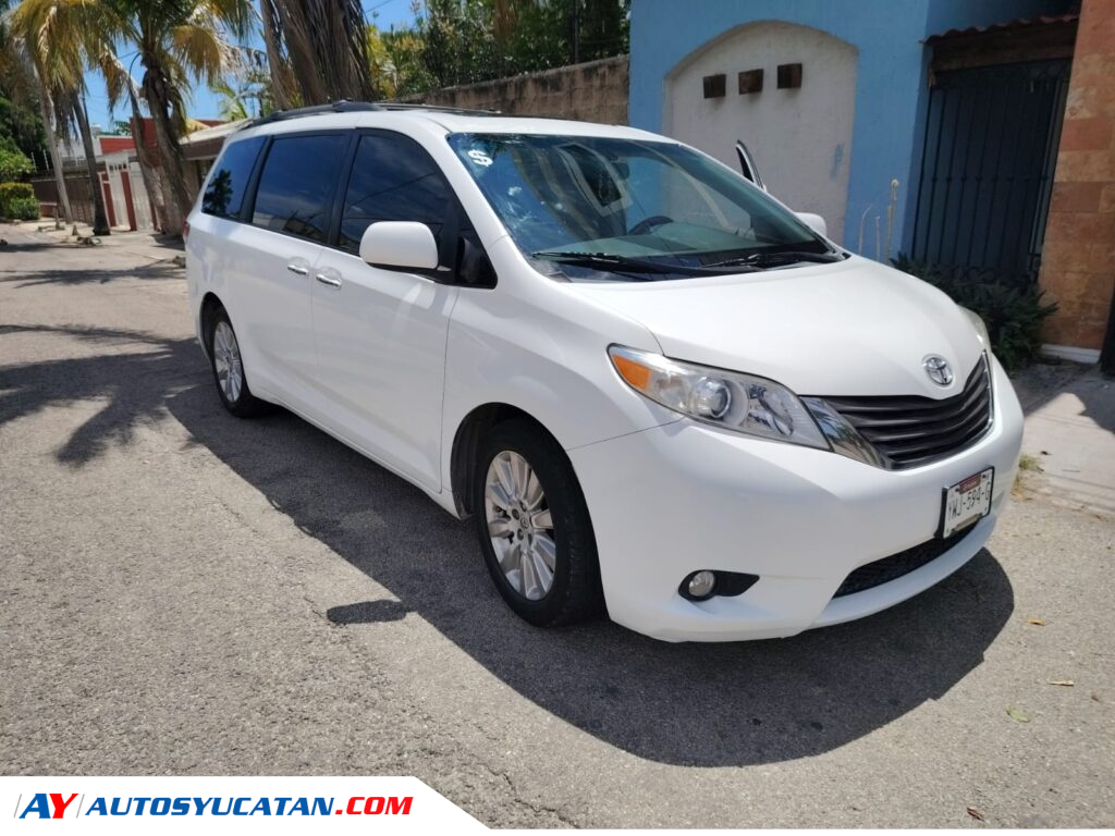 Toyota Sienna XLE 2012