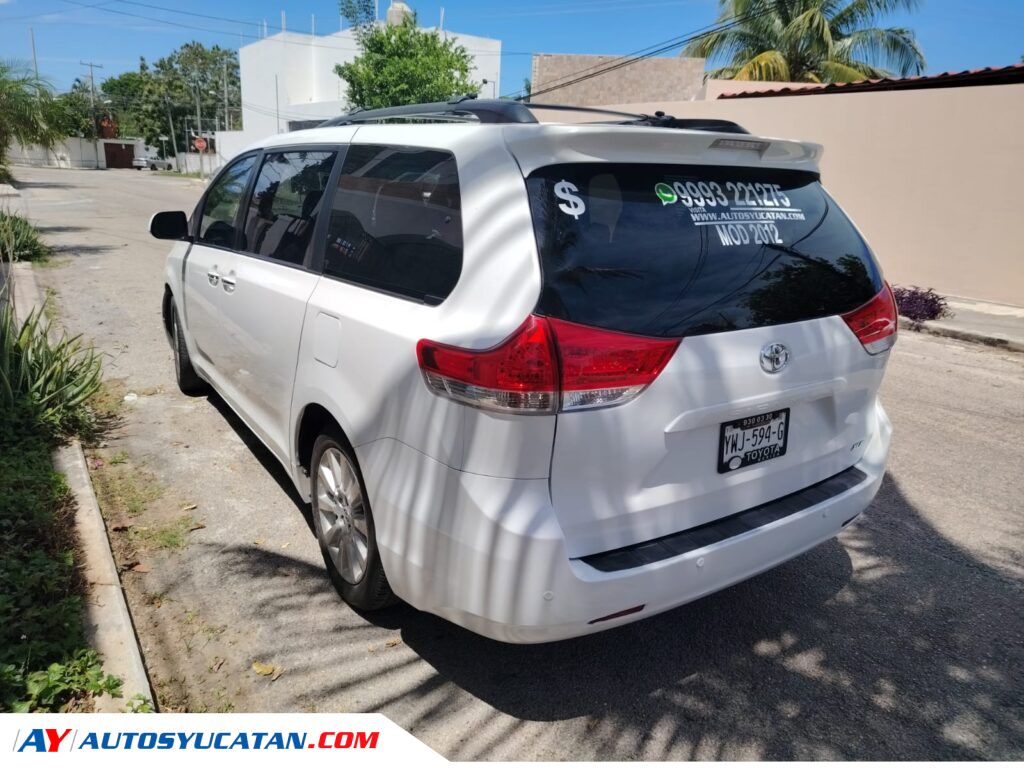 Toyota Sienna XLE 2012