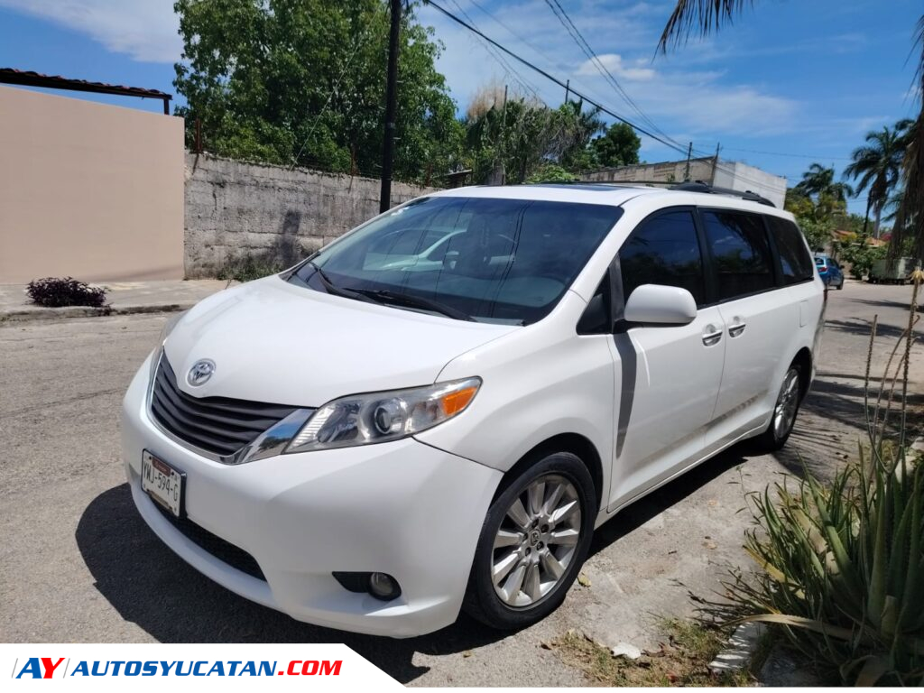 Toyota Sienna XLE 2012