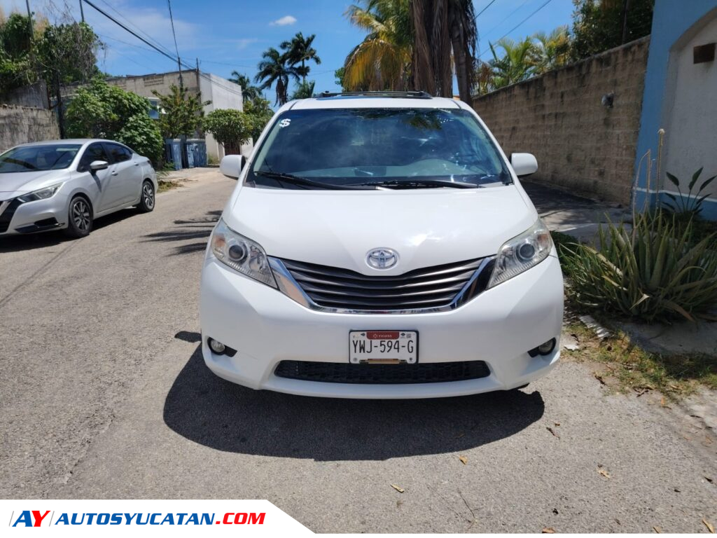 Toyota Sienna XLE 2012
