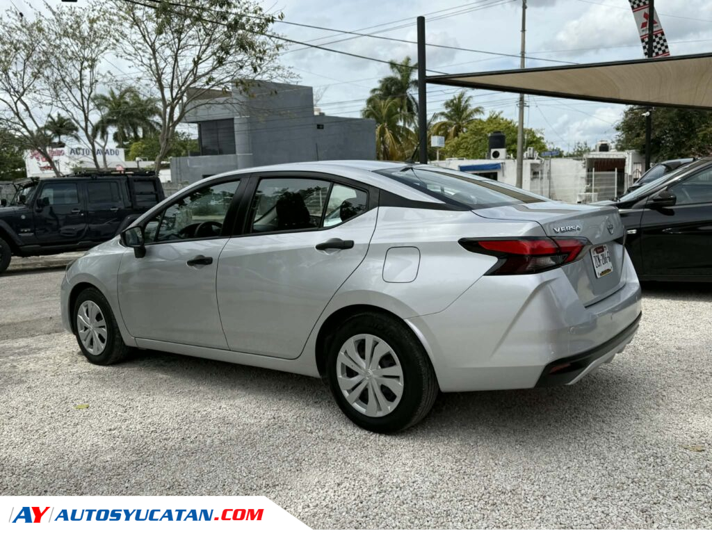 IMPECABLE NISSAN VERSA SENSE AUTOMATICO 2023