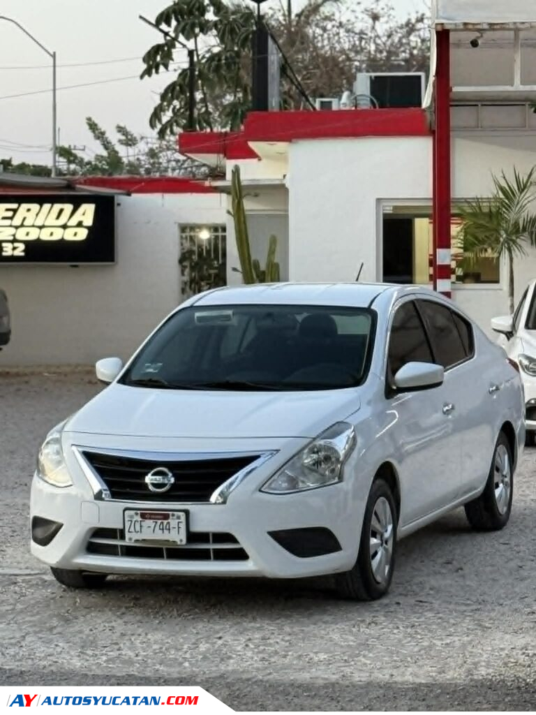 IMPECABLE NISSAN VERSA 2018