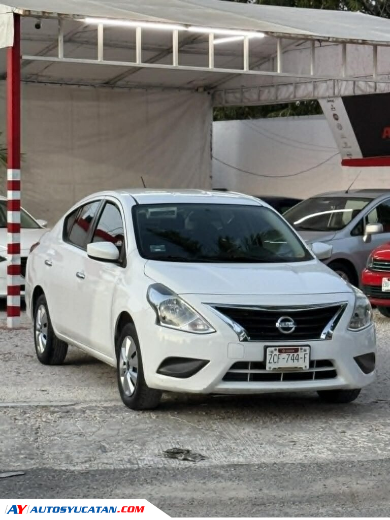IMPECABLE NISSAN VERSA 2018