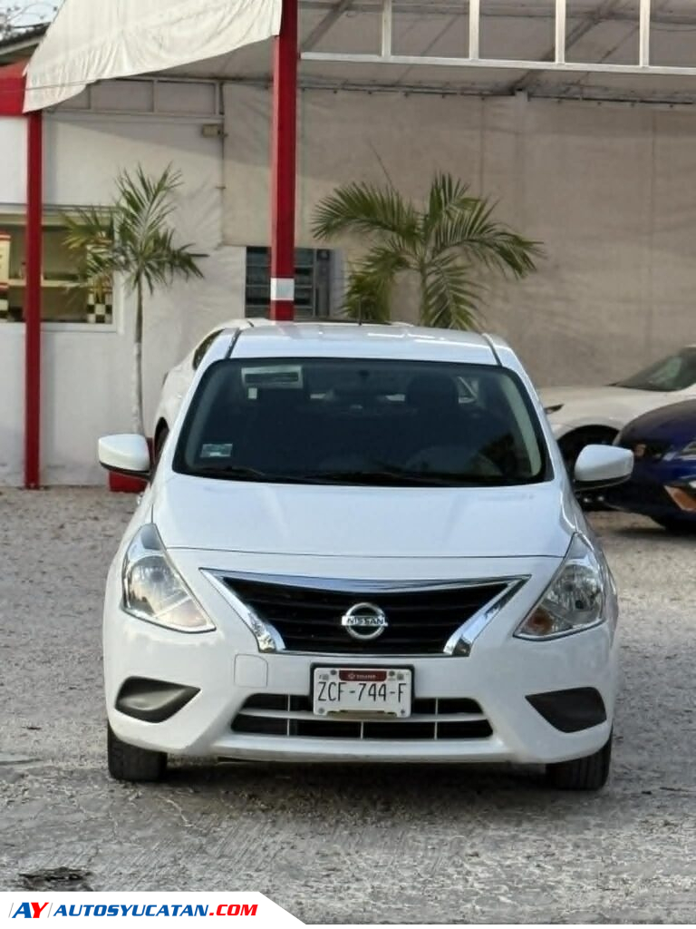 IMPECABLE NISSAN VERSA 2018