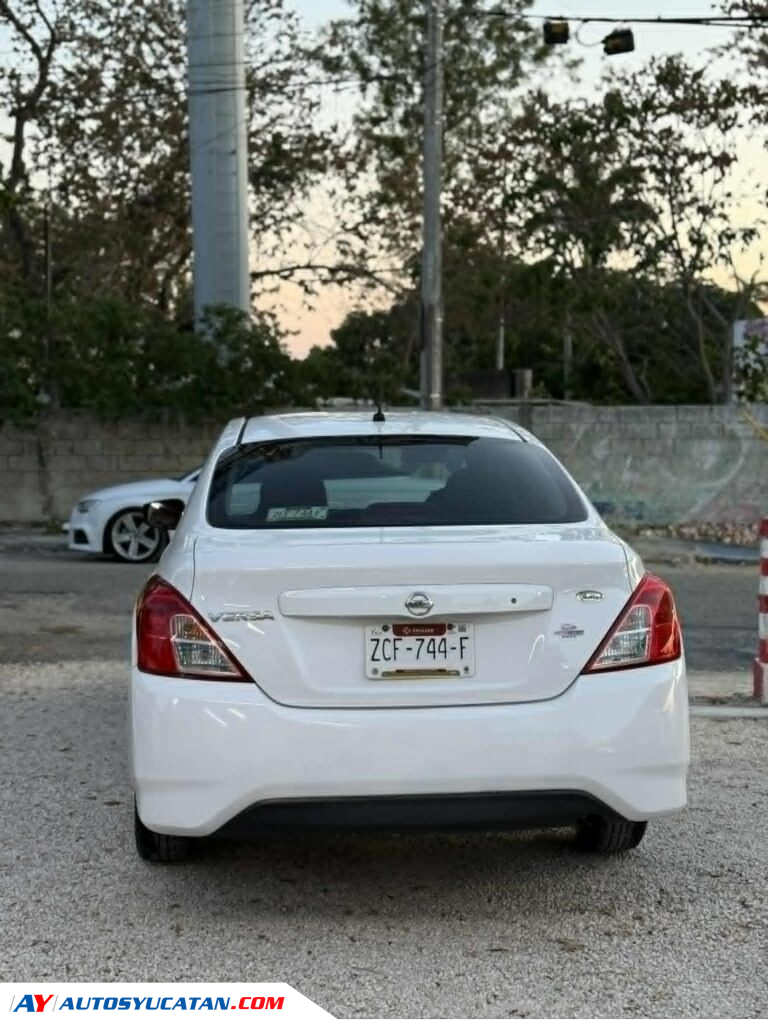 IMPECABLE NISSAN VERSA 2018