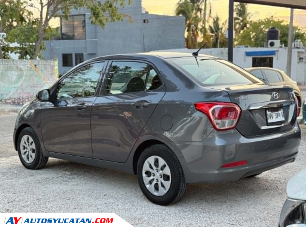 IMPECABLE HYUNDAI GRAND I10 2017 SEDAN