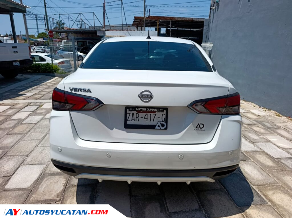 Nissan Versa Advance 2023
