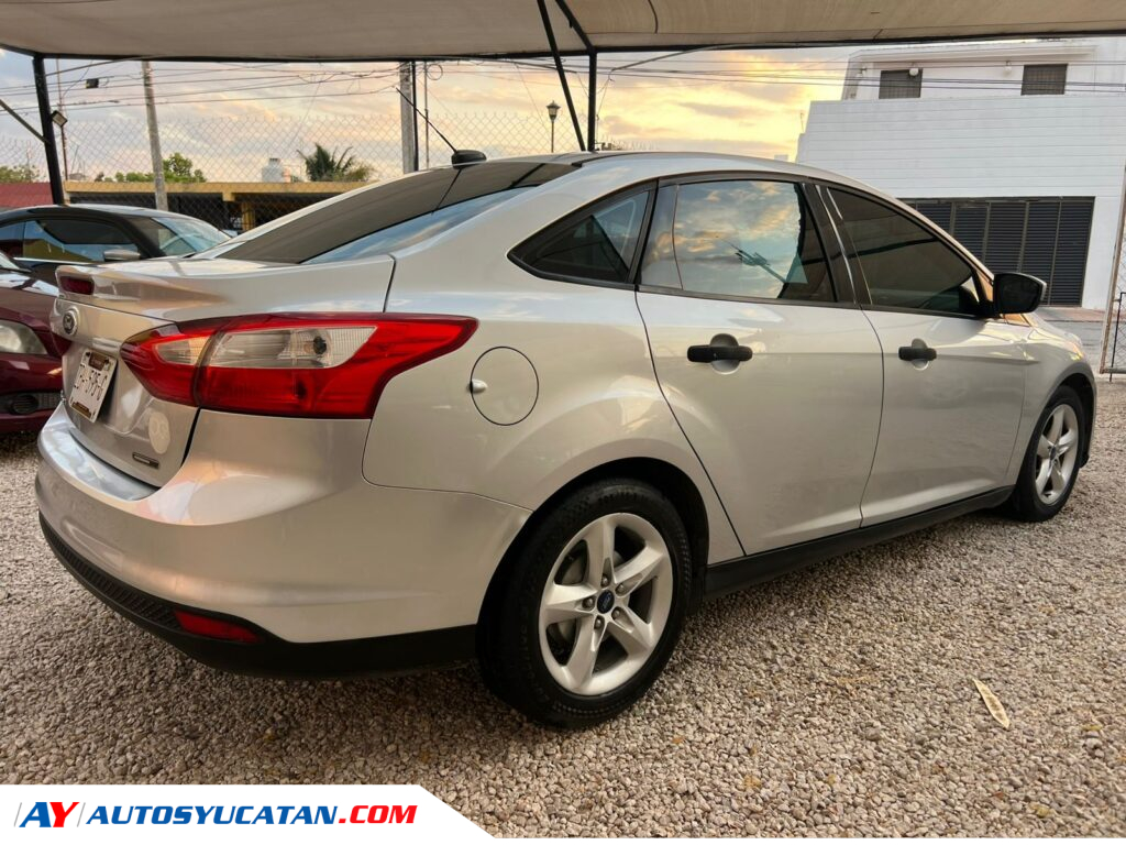 Ford Focus Sedán 2012