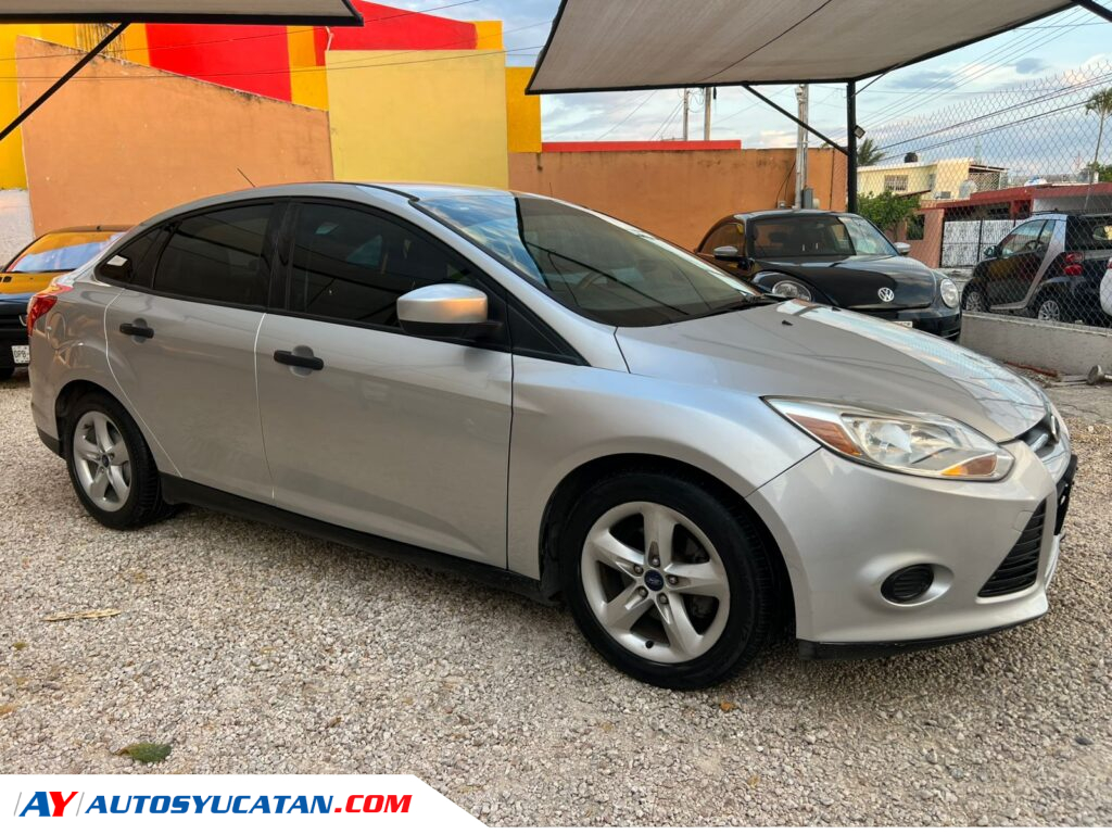 Ford Focus Sedán 2012