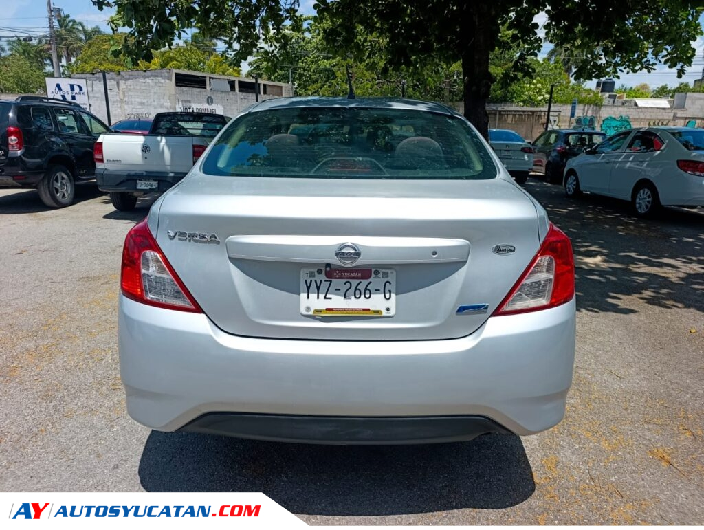 Nissan Versa 2015