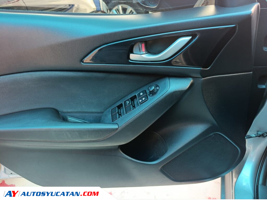 Mazda 3 Hatchback 2015