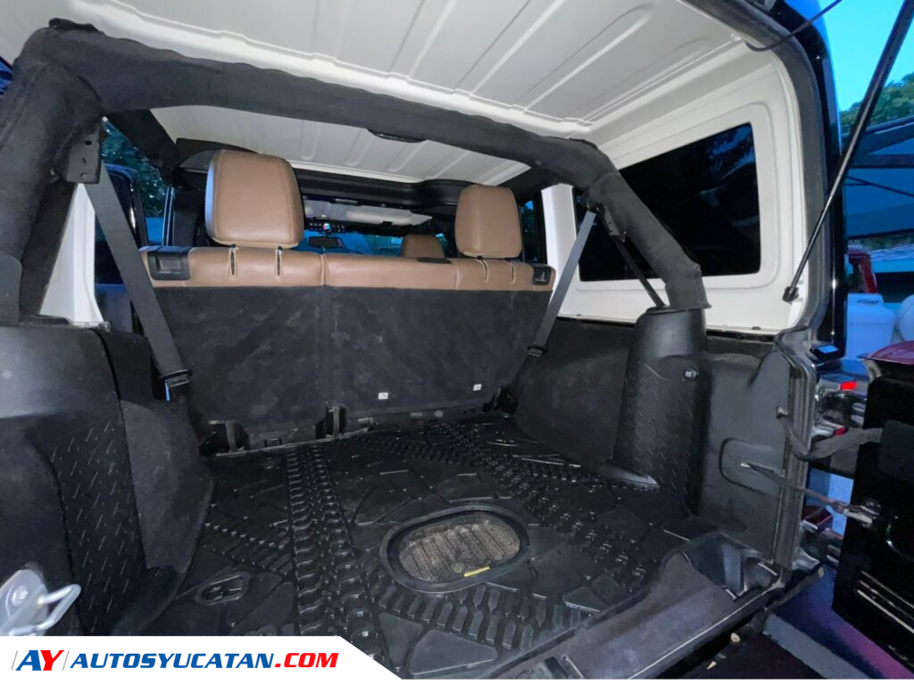 Jeep Wrangler Unlimited Sahara 2016
