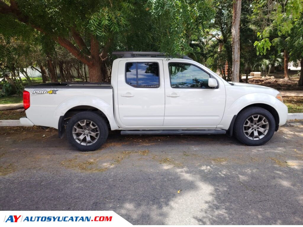 Nissan Frontier PRO 4X 4X2 2015