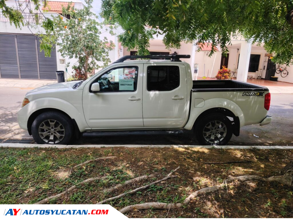 Nissan Frontier PRO 4X 4X2 2015