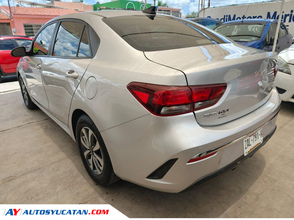 Kia Rio LX Sedan Standard 2023