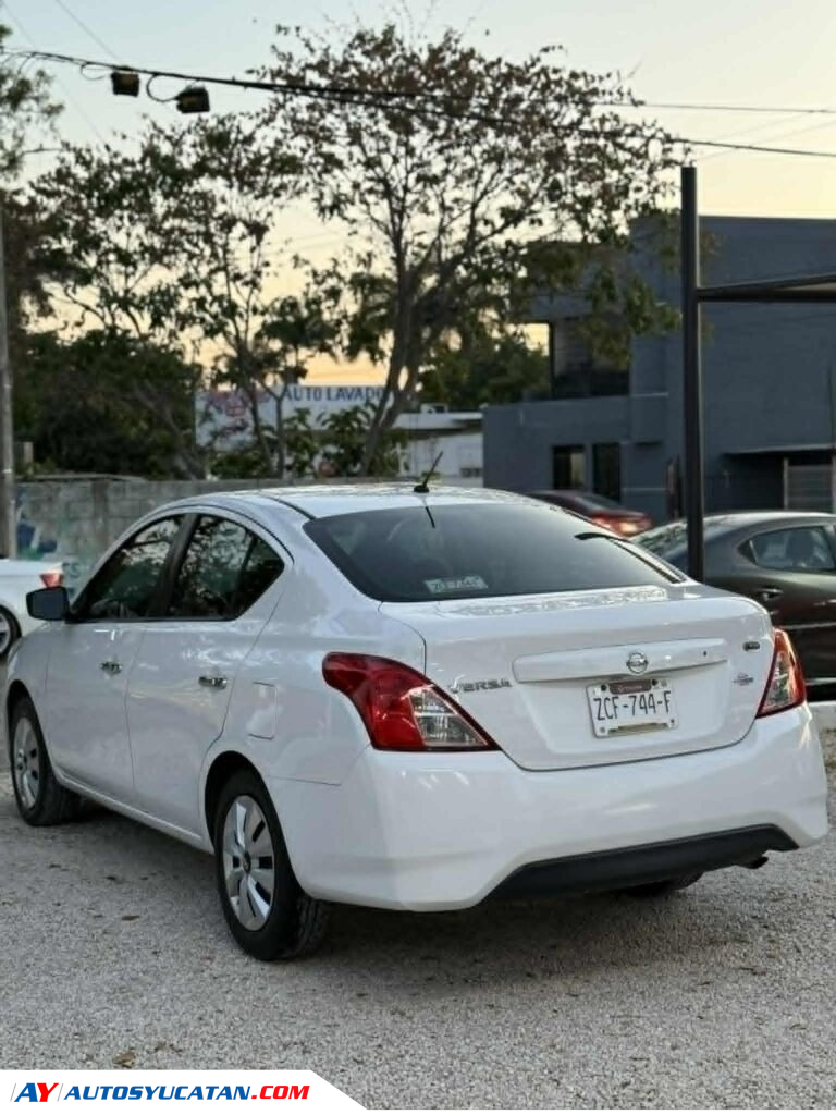 IMPECABLE NISSAN VERSA 2018