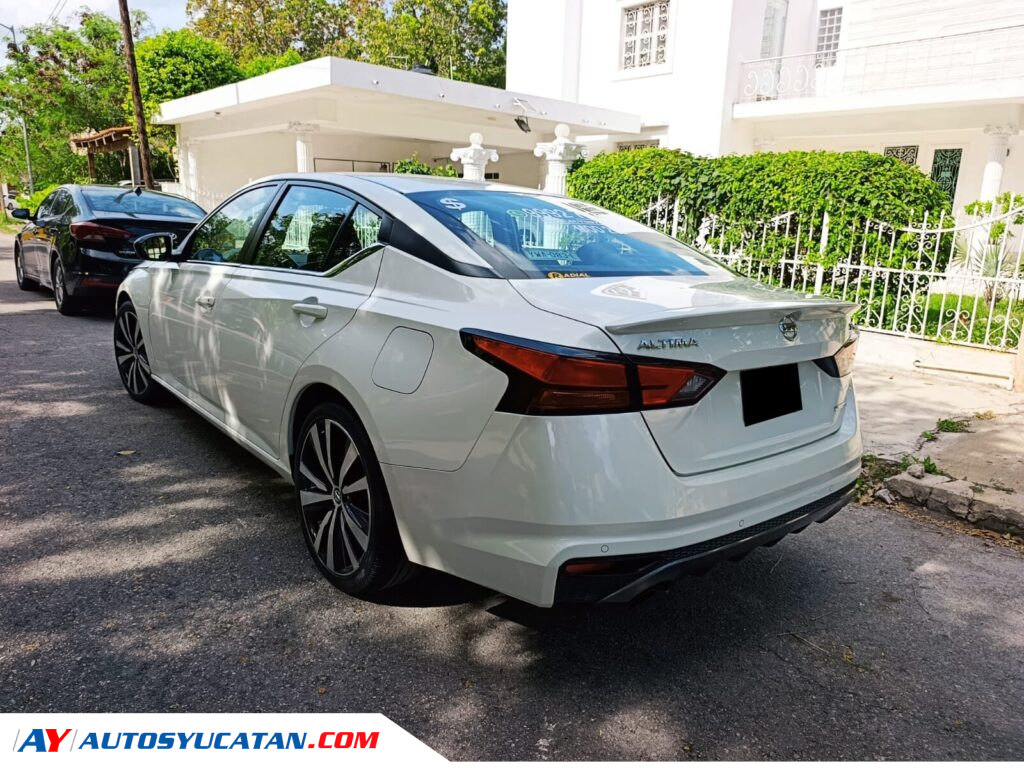 Nissan Altima SR Turbo 2021