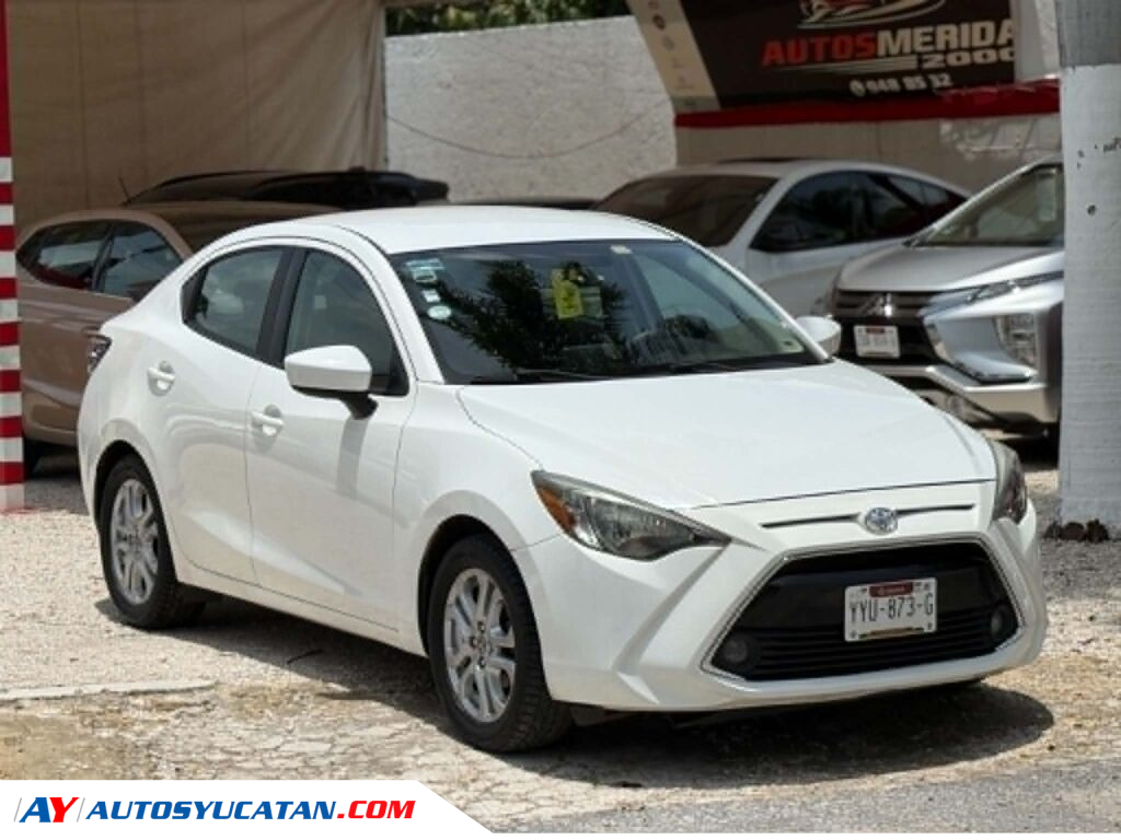 IMPECABLE TOYOTA YARIS R XLE 2016