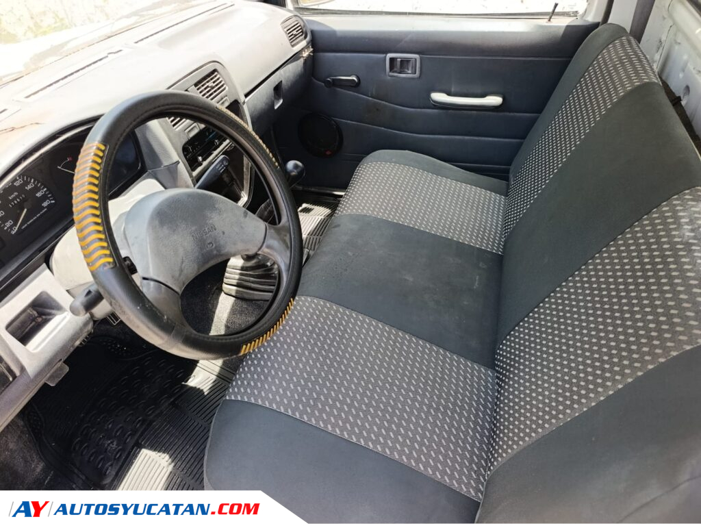 Nissan Estacas 2001