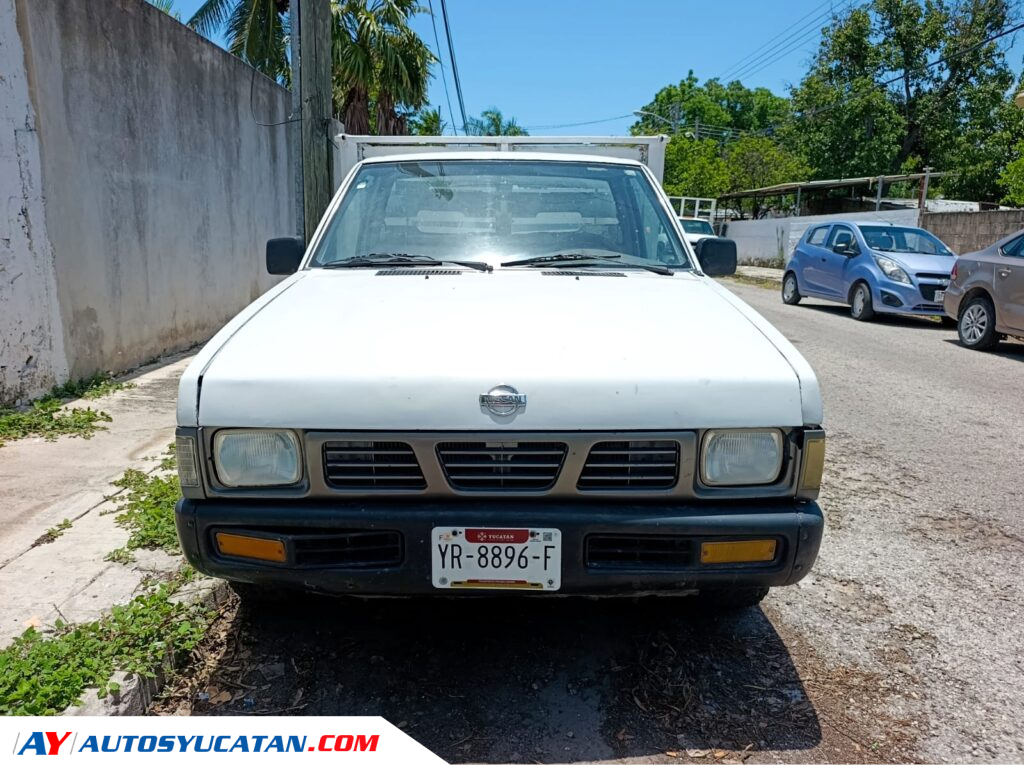 Nissan Estacas 2001