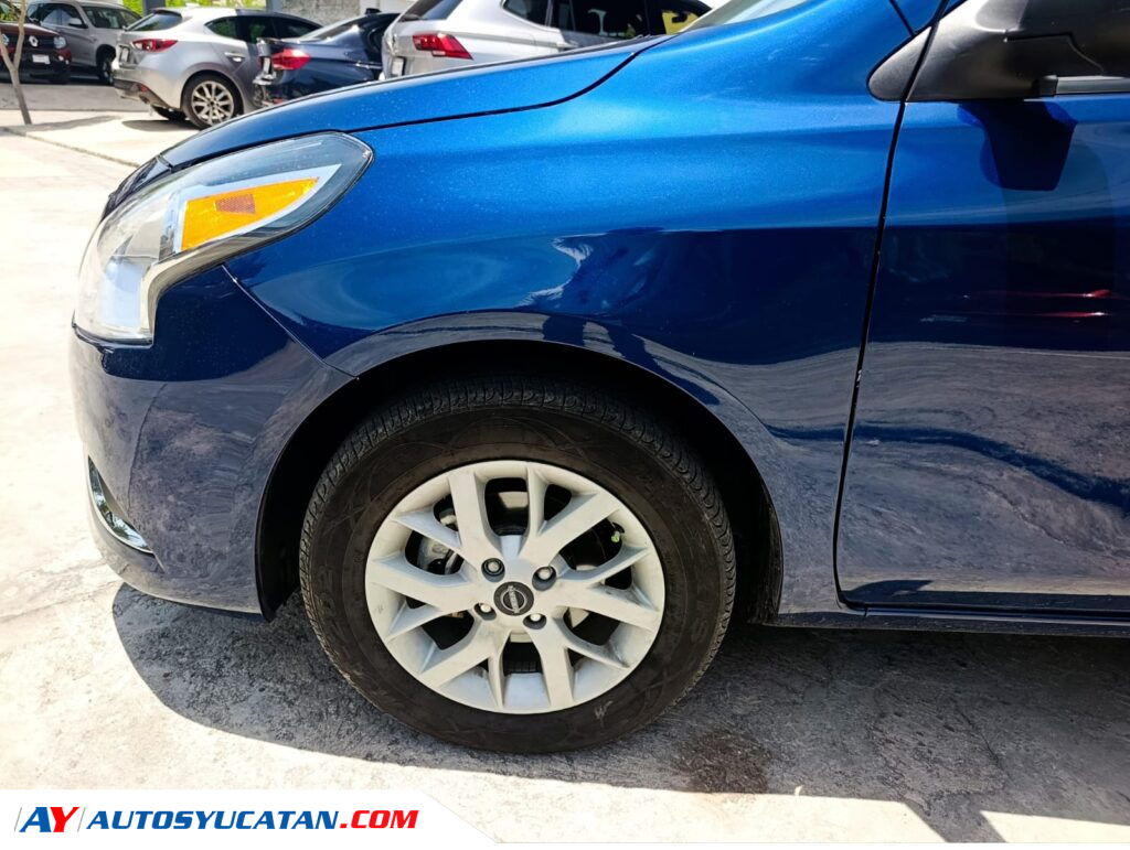 Nissan Versa Drive 2025