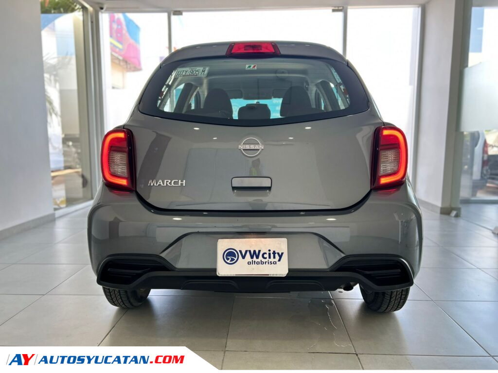 Nissan March Sense Automático 2025