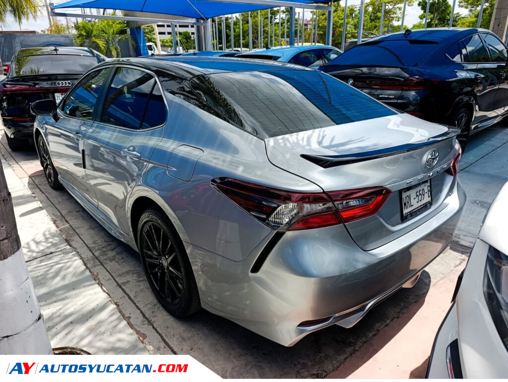 Toyota Camry 2021
