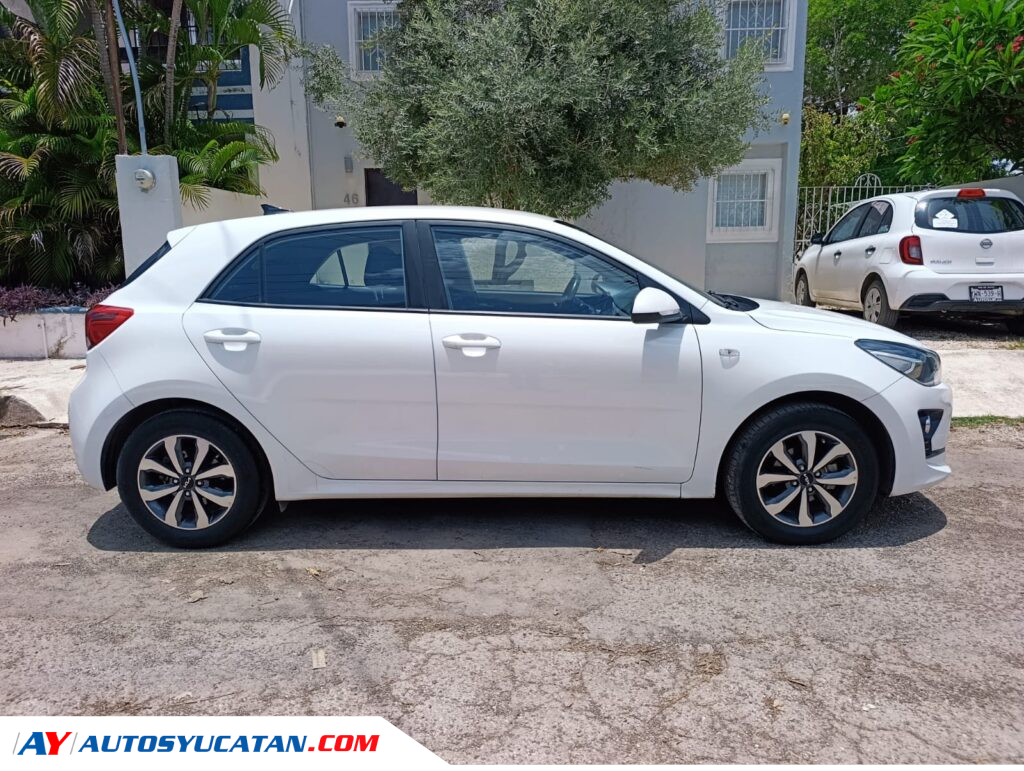 Kia Rio Hatchback EX Automático 2022