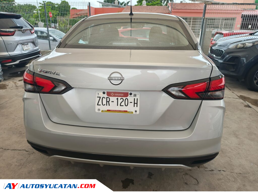 Nissan Versa Standard 2026