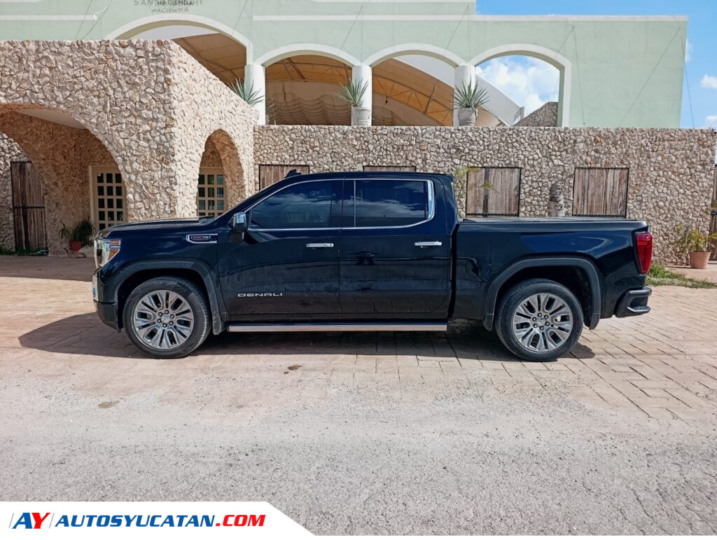 GMC Sierra Crew Cab Denali Doble Cabina 2023