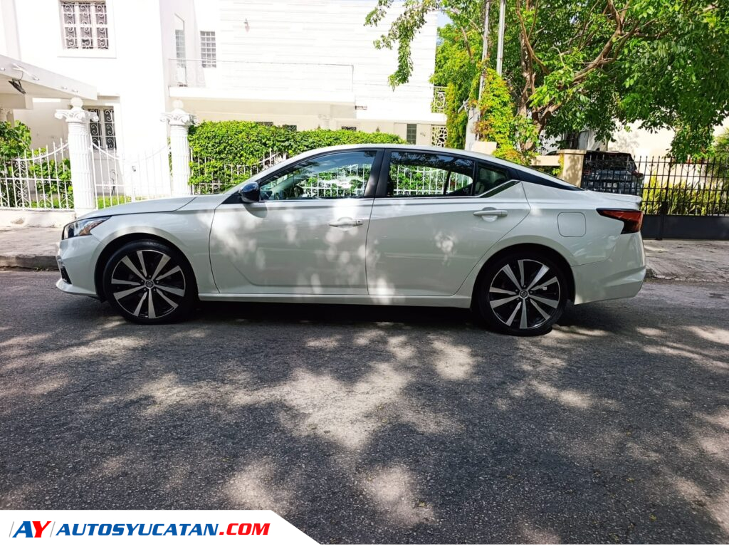 Nissan Altima SR Turbo 2021