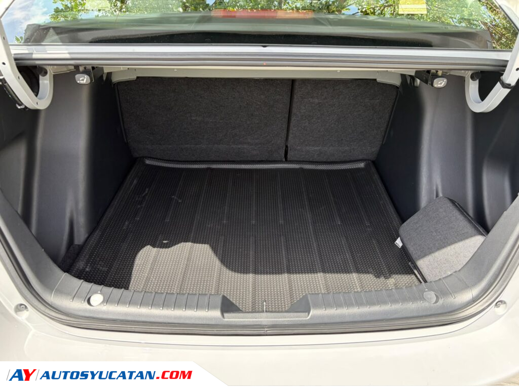 Mazda 2 Sedan i Sport Automático 2025
