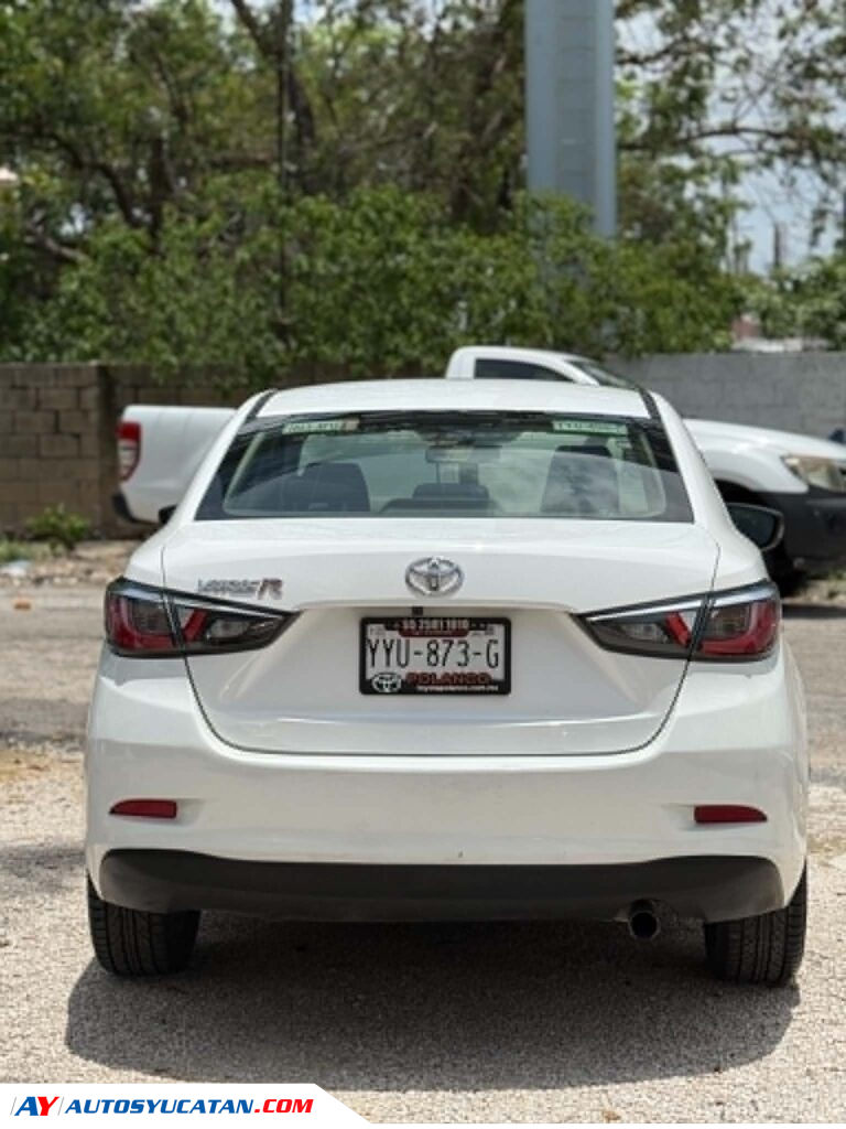 IMPECABLE TOYOTA YARIS R XLE 2016