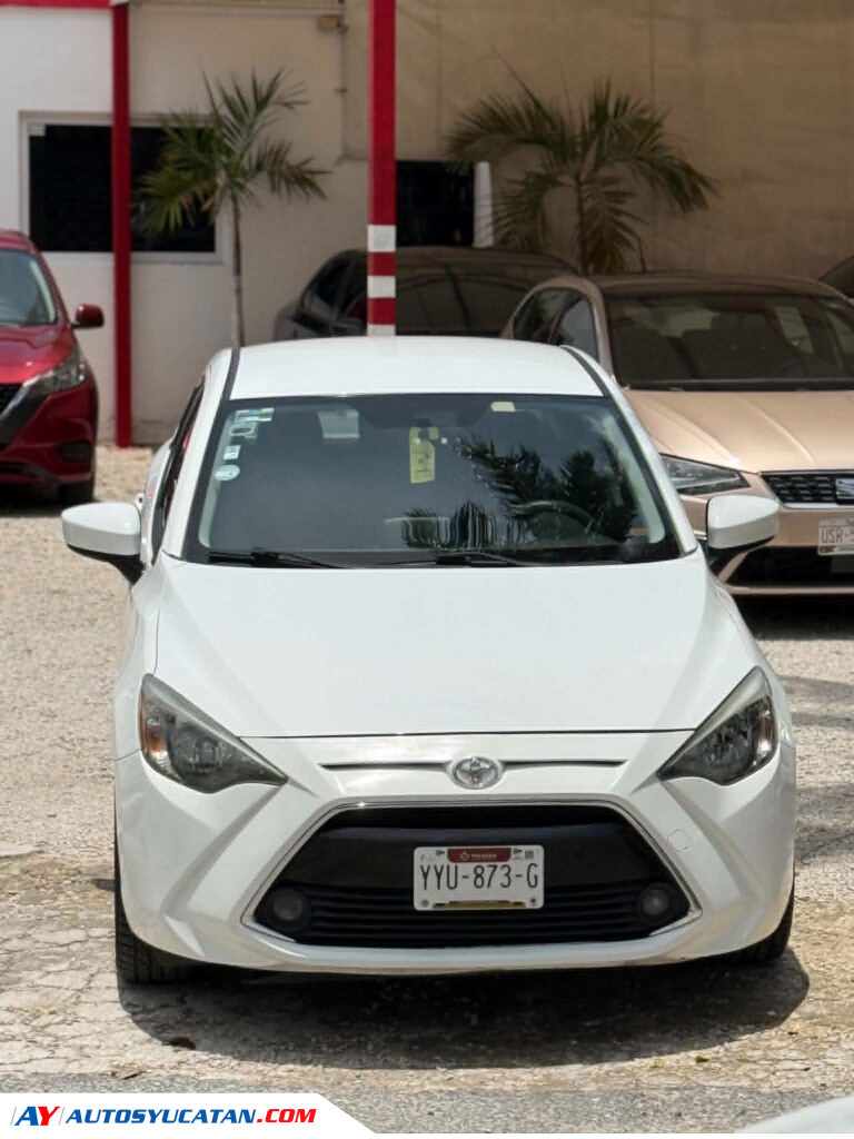 IMPECABLE TOYOTA YARIS R XLE 2016