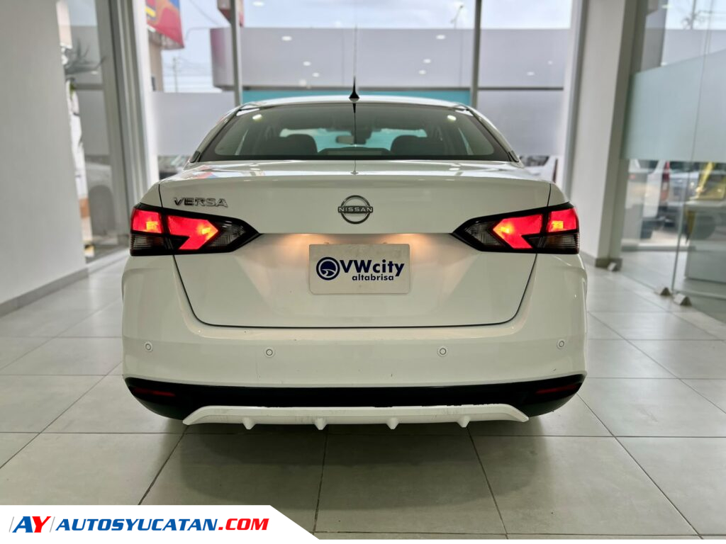 Nissan Versa Sense Automático 2024
