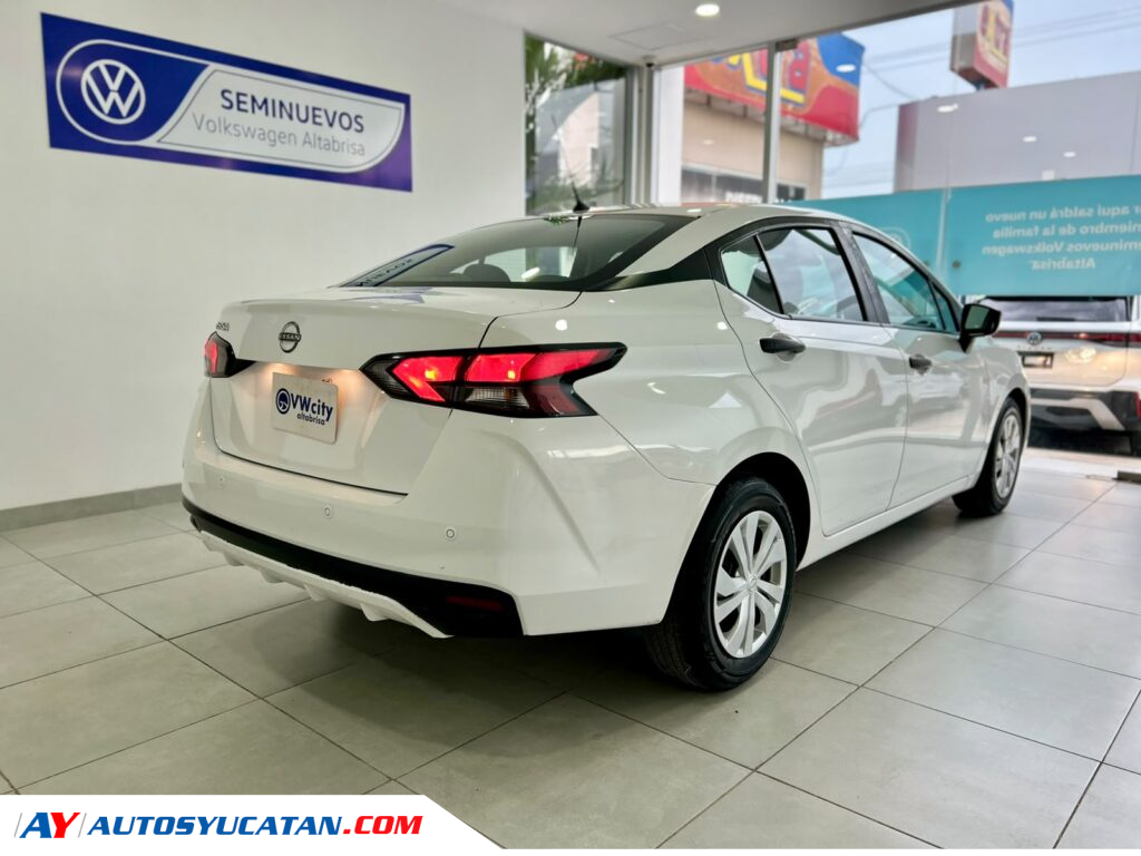 Nissan Versa Sense Automático 2024