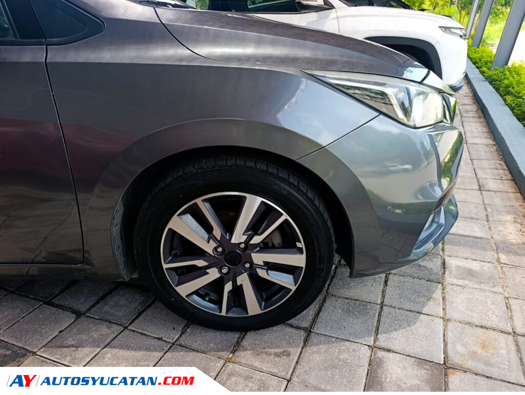 Nissan Versa Advance Automático 2020